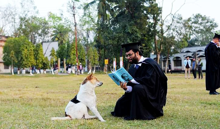 পাঠে মগ্ন গুরু-শিষ্য পাঠে মগ্ন গুরু-শিষ্য