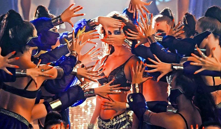 বাঘি-থ্রি’র গানে উত্তাপ ছড়ালেন দিশা (ভিডিও)