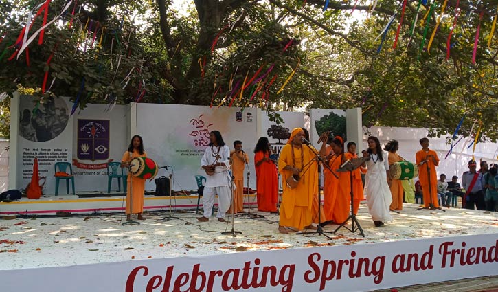 ফুল ফুটুক না ফুটুক আজ বসন্ত