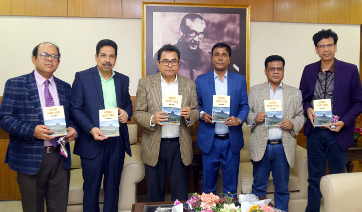 FM unveils Uday Hakim’s new book ‘Rohossomoy Adam Pahar’ (Video)