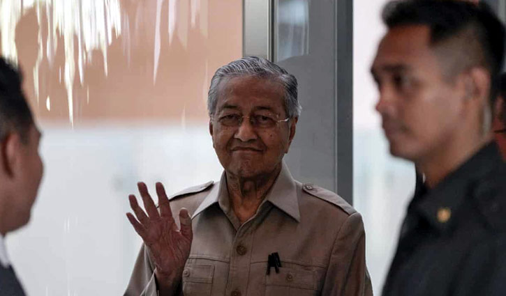 কী খেলা খেললেন মাহাথির!