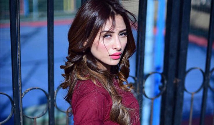 অ্যাওয়ার্ড নিয়ে অভিনেত্রীর মিথ্যাচার!