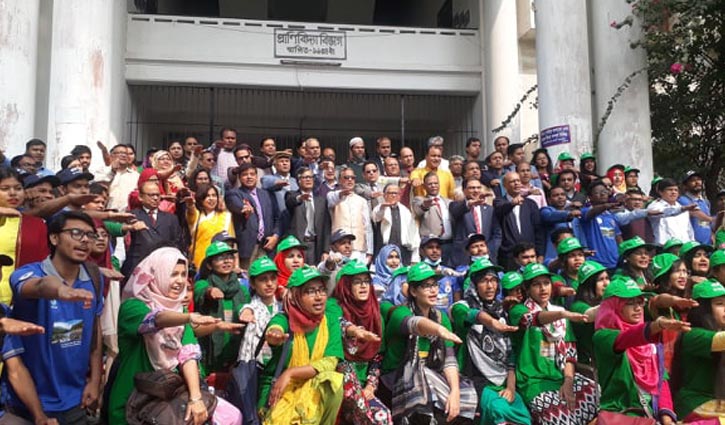 ‘ভালোবাসার ক্যাম্পাসে সবাই প্লাস্টিক বর্জন করি’ ‘ভালোবাসার ক্যাম্পাসে সবাই প্লাস্টিক বর্জন করি’
