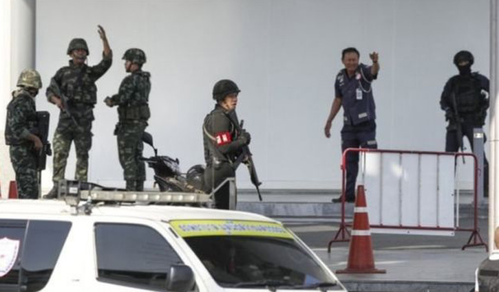 Soldier who killed 20 is shot dead
