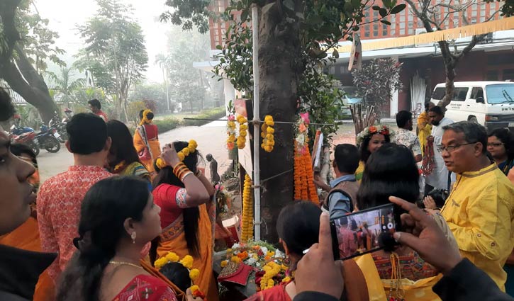 ‘১০ টাকার ফুল যদি ৮০ টাকা হয় রিকশা ভাড়া বেশি নয় কেন?’ ‘১০ টাকার ফুল যদি ৮০ টাকা হয় রিকশা ভাড়া বেশি নয় কেন?’