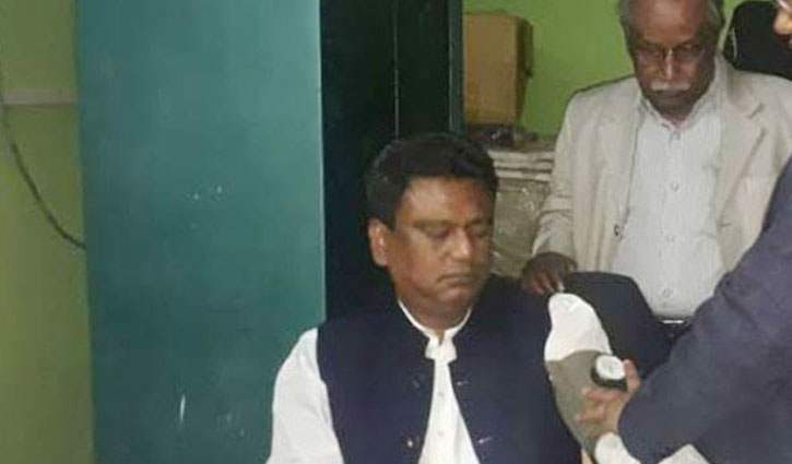 Whip Swapon injured in road accident