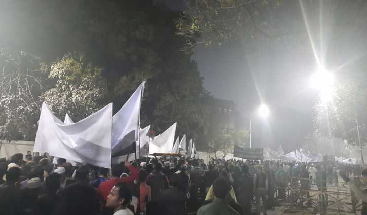 জনতার ঢল শহীদ মিনারে জনতার ঢল শহীদ মিনারে