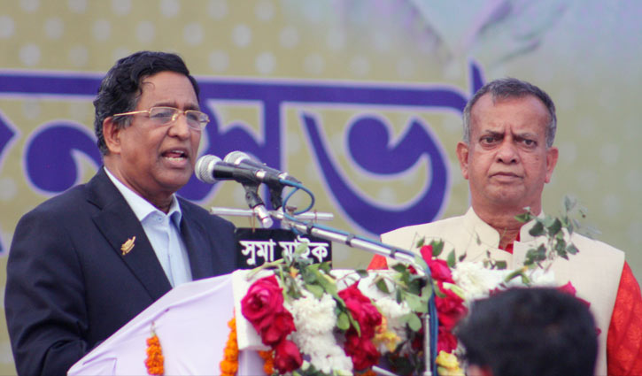 ‘বিনা প্রতিদ্বন্দ্বিতায় নির্বাচনের কথা ড. কামালের মুখে মানায় না’ ‘বিনা প্রতিদ্বন্দ্বিতায় নির্বাচনের কথা ড. কামালের মুখে মানায় না’