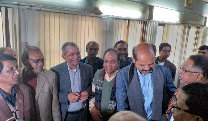 ভোট চাইলেন আতিকুল, নিরাশ করলেন ফখরুল ভোট চাইলেন আতিকুল, নিরাশ করলেন ফখরুল