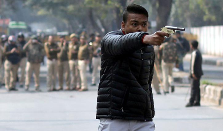 ‘ইয়ে লো আজাদি’ বলেই মিছিলে গুলি যুবকের