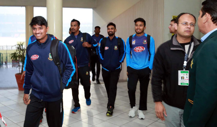 Bangladesh cricket team return home safely