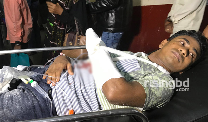 Snatcher cuts off tendons of college student