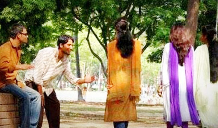 ইভটিজিং করতে গিয়ে... ইভটিজিং করতে গিয়ে...