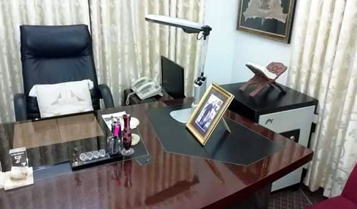 রওশনের কাছে যাননি, এরশাদের চেয়ার দখল!