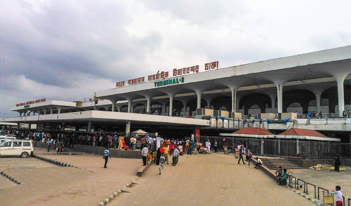 3 staff held with gold at airport