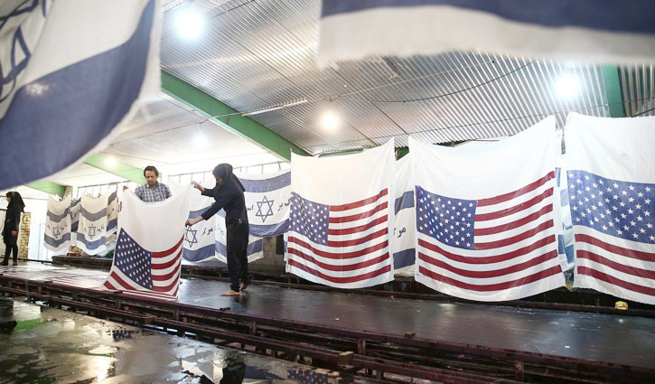 পোড়ানোর জন্য পতাকা বানিয়ে রমরমা ব্যবসা ইরানি কারখানার