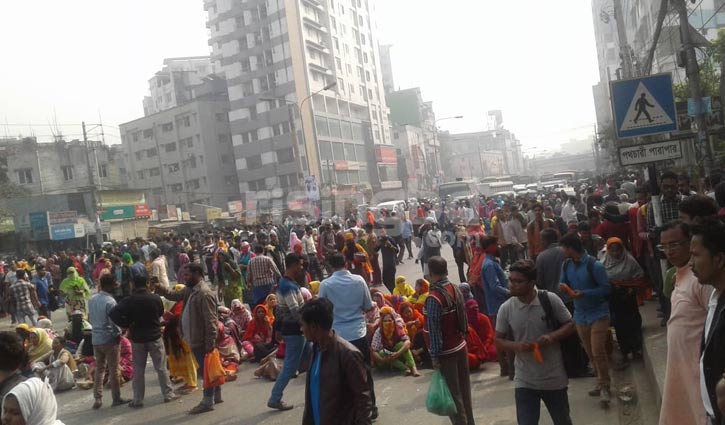 Garments workers stage demo in Shyamoli