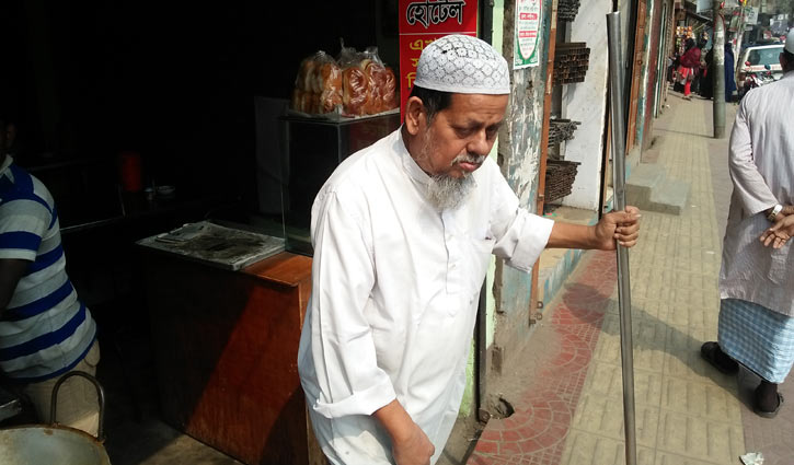 আবারও ভিক্ষাবৃত্তিতে অনুদান পাওয়া মেকআপ আর্টিস্ট