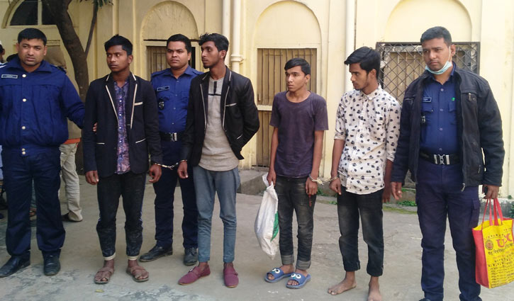 সেই ধর্ষক ৪ বন্ধু কারাগারে সেই ধর্ষক ৪ বন্ধু কারাগারে