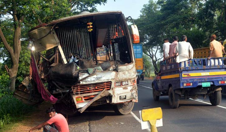 সিরাজগঞ্জে সড়ক দুর্ঘটনায় প্রাণ গেছে ১১০ জনের