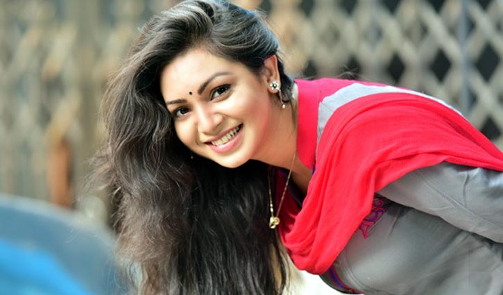 আপনারা দূর থেকে বুঝবেন না : প্রভা