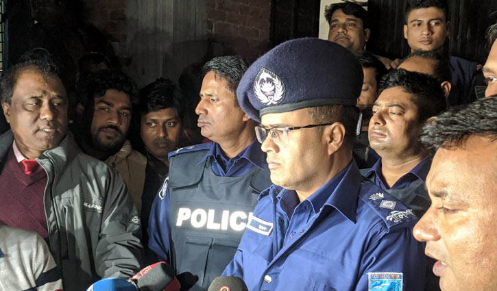 'জঙ্গি আস্তানা' থেকে বিশ্ববিদ্যালয় ছাত্রী আটক 'জঙ্গি আস্তানা' থেকে বিশ্ববিদ্যালয় ছাত্রী আটক