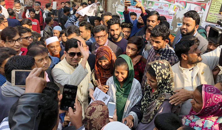 বিপুল ভোটে বিজয়ের আশা তাপসের বিপুল ভোটে বিজয়ের আশা তাপসের