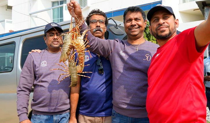বন্ধু তোকে মিস করছি ভীষণ… বন্ধু তোকে মিস করছি ভীষণ…