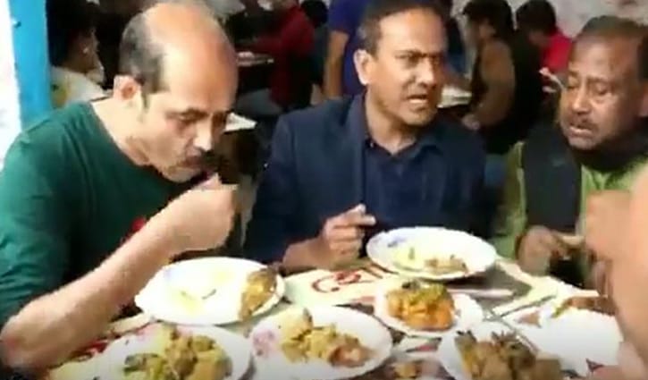 এবার সাধারণ হোটেলে খাবার খেলেন আতিকুল এবার সাধারণ হোটেলে খাবার খেলেন আতিকুল