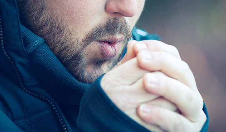 হাত-পায়ের ঠান্ডা দূর করুন ঘরোয়া উপায়ে