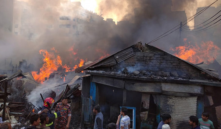 Fire at Mirzapur slum in Chattogram again