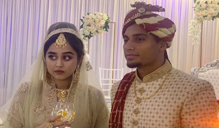 জামালের বউ ফুটবল বোঝেন না! জামালের বউ ফুটবল বোঝেন না!