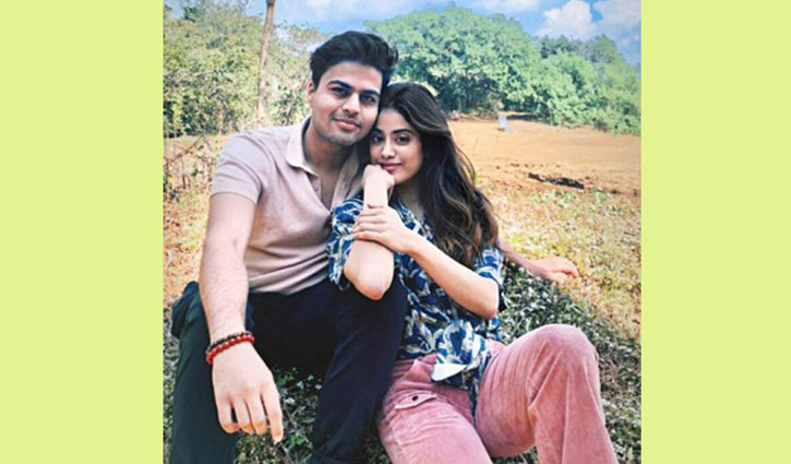 পুরোনো প্রেমে মজেছেন জানভি পুরোনো প্রেমে মজেছেন জানভি