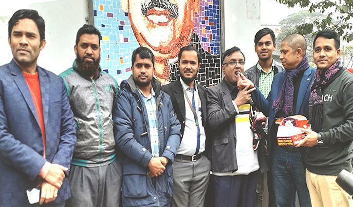 কায়সারের মৃত্যুদণ্ড বহাল থাকায় মিষ্টি বিতরণ কায়সারের মৃত্যুদণ্ড বহাল থাকায় মিষ্টি বিতরণ