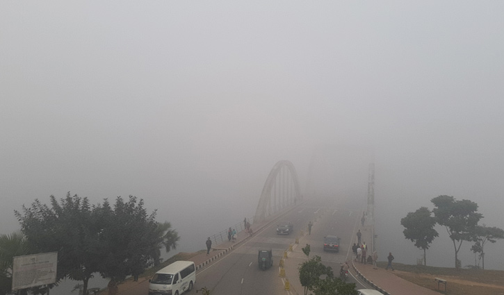 গাঢ় কুয়াশার ভোর নিয়ে এলো মাঘ গাঢ় কুয়াশার ভোর নিয়ে এলো মাঘ