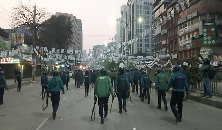 AL, BNP men lock into clash at Nayapaltan