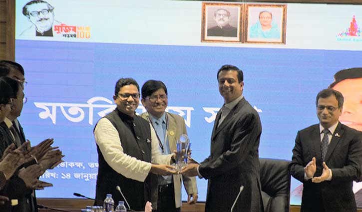 সজীব ওয়াজেদের কাছে আইসিটি এডুকেশন অ্যাওয়ার্ড হস্তান্তর সজীব ওয়াজেদের কাছে আইসিটি এডুকেশন অ্যাওয়ার্ড হস্তান্তর