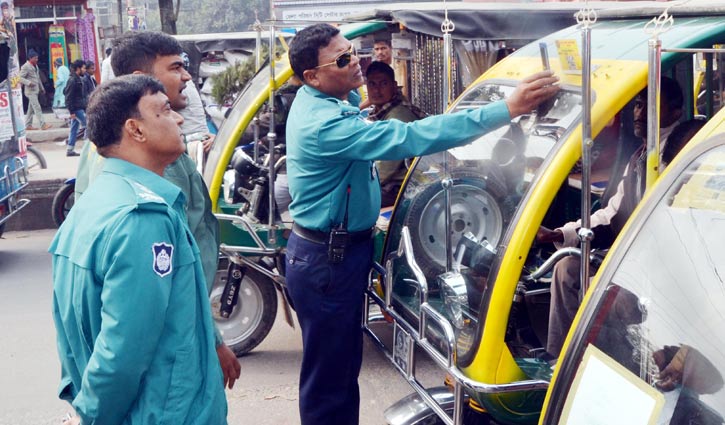 নকল অ্যাপসে হাজারো ব্যাটারি চালিত অটোরিকশা সড়কে নকল অ্যাপসে হাজারো ব্যাটারি চালিত অটোরিকশা সড়কে