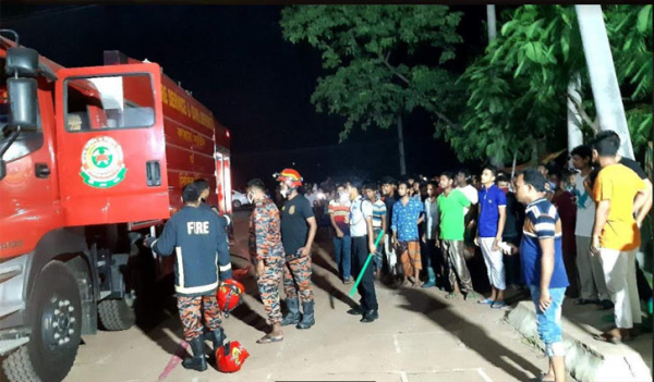 ধামরাইয়ে গ্রাফিক্স টেক্সটাইল কারখানায় আগুন ধামরাইয়ে গ্রাফিক্স টেক্সটাইল কারখানায় আগুন