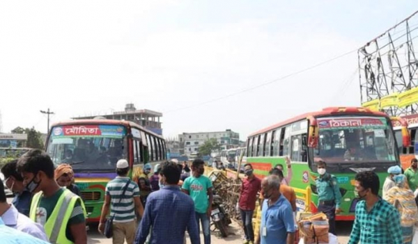 ঢাকা ফিরছে পুরনো চেহারায়, স্বাস্থ্যবিধি মানছে না কেউ ঢাকা ফিরছে পুরনো চেহারায়, স্বাস্থ্যবিধি মানছে না কেউ