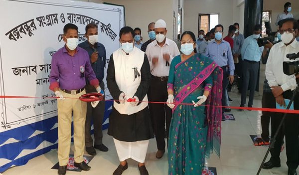 বঙ্গবন্ধুর সংগ্রাম ও স্বাধীনতা শীর্ষক দেয়াল চিত্র উদ্বোধন বঙ্গবন্ধুর সংগ্রাম ও স্বাধীনতা শীর্ষক দেয়াল চিত্র উদ্বোধন