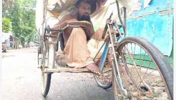 ৭ বছর ধরে শরীরে গুলি বয়ে বেড়াচ্ছেন জেলে নজির হাওলাদার