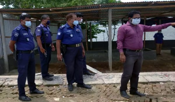শেখ হাসিনা সড়ক থেকে অবৈধ খামার উচ্ছেদ শেখ হাসিনা সড়ক থেকে অবৈধ খামার উচ্ছেদ