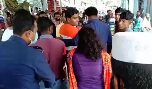 ইউএনওকে সালাম দিয়ে আটক যুবলীগ নেতা ইউএনওকে সালাম দিয়ে আটক যুবলীগ নেতা