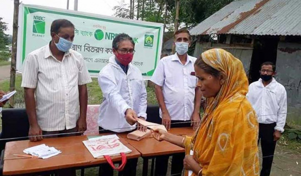 বন্যাদুর্গত মানুষের পাশে এনআরবিসি ব্যাংক বন্যাদুর্গত মানুষের পাশে এনআরবিসি ব্যাংক