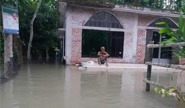চাঁদপুরে ১৬ হাজারের বেশি মানুষ পানিবন্দি চাঁদপুরে ১৬ হাজারের বেশি মানুষ পানিবন্দি