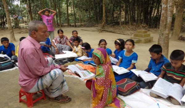 ‘এলাকায় শিক্ষক’ সঞ্জিত চক্রবর্তী আর নেই ‘এলাকায় শিক্ষক’ সঞ্জিত চক্রবর্তী আর নেই