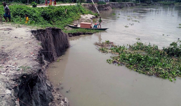 দুধকুমারের ভাঙন: নিশ্চিহ্নের পথে দুটি গ্রাম দুধকুমারের ভাঙন: নিশ্চিহ্নের পথে দুটি গ্রাম