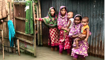কুড়িগ্রামে বন্যা পরিস্থিতির অবনতি, দেড় লাখ মানুষ পানিবন্দি কুড়িগ্রামে বন্যা পরিস্থিতির অবনতি, দেড় লাখ মানুষ পানিবন্দি
