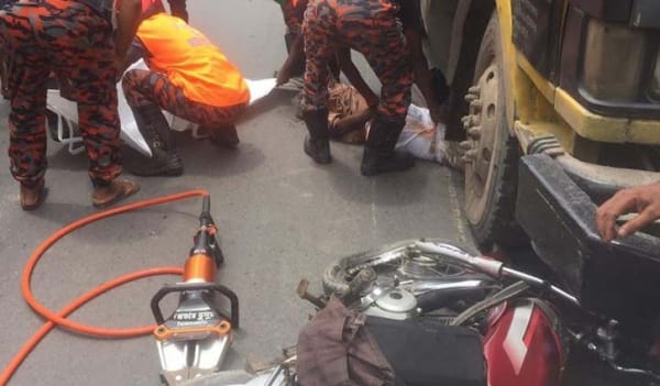 খুলনায় ট্রাক চাপায় শিক্ষক নিহত খুলনায় ট্রাক চাপায় শিক্ষক নিহত